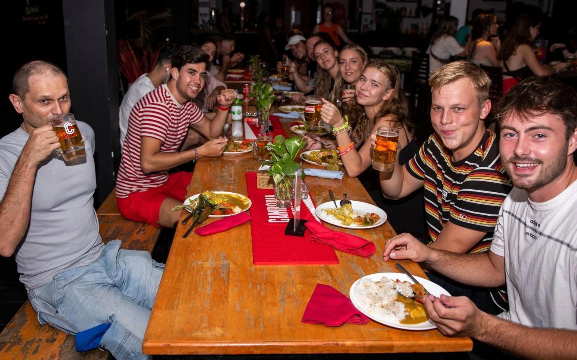 Mad Monkey Hostel Phnom Penh Exterior photo