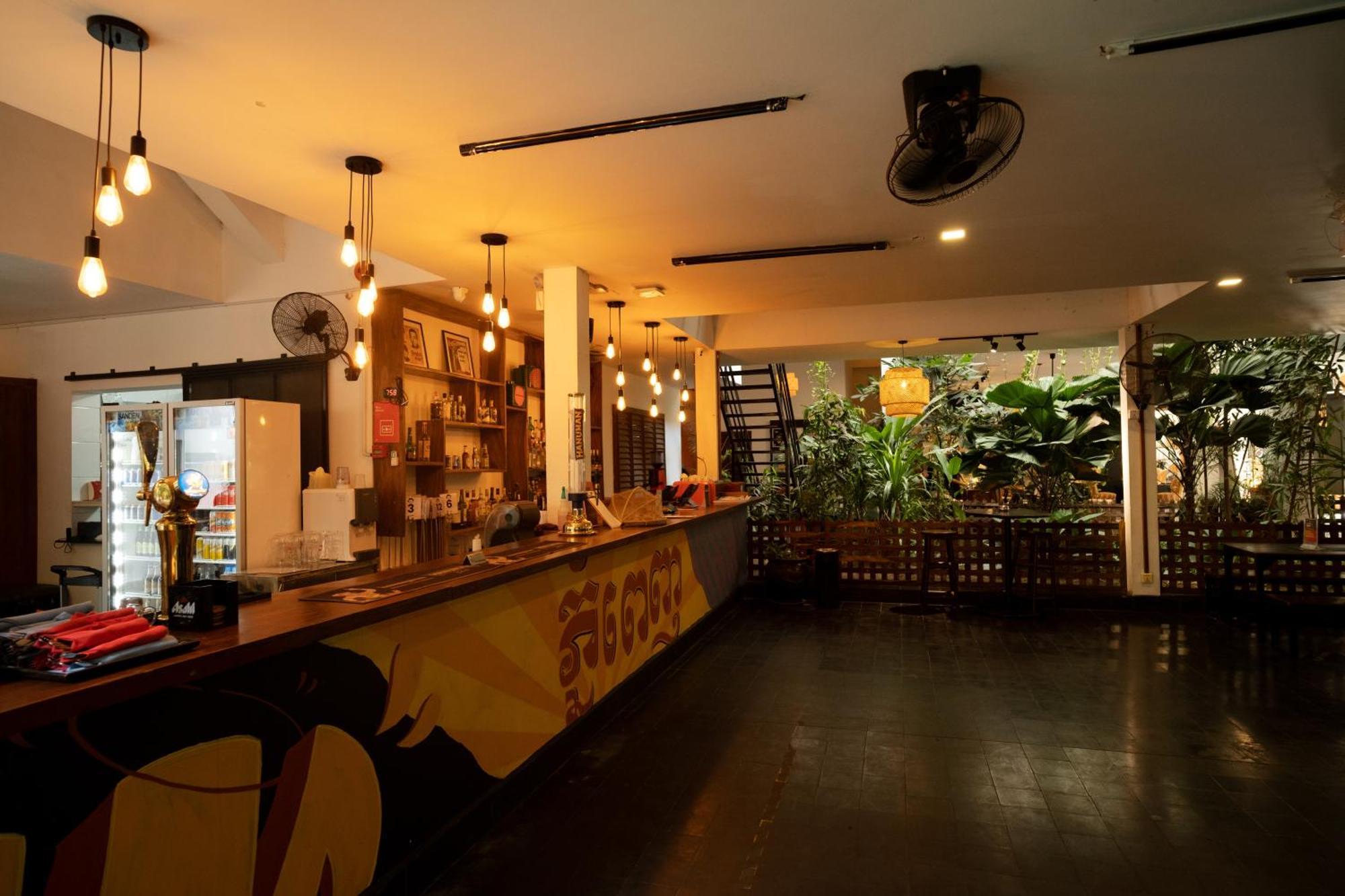 Mad Monkey Hostel Phnom Penh Exterior photo