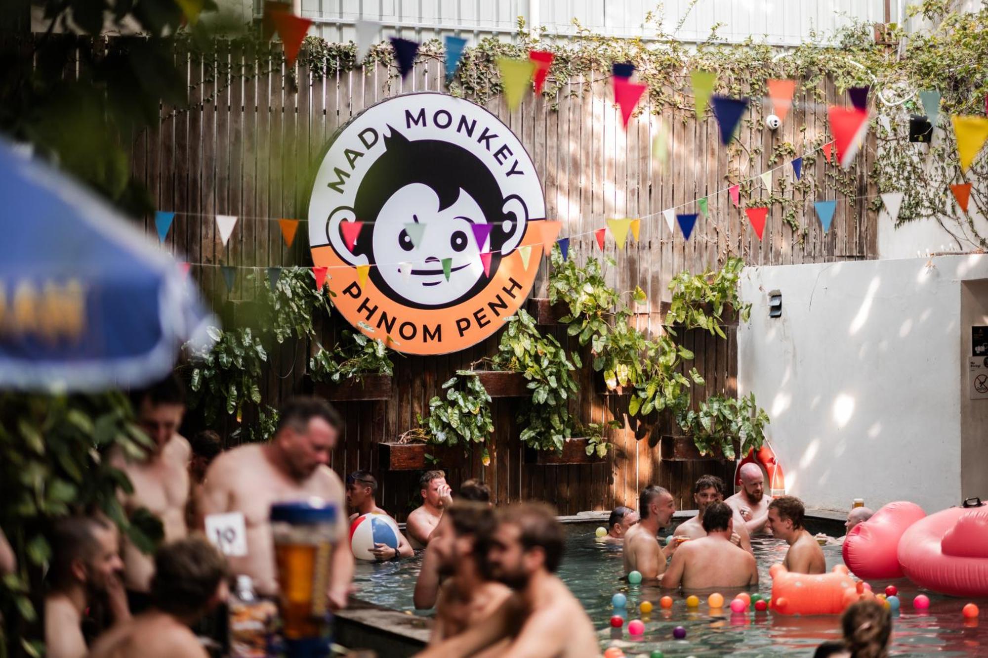 Mad Monkey Hostel Phnom Penh Exterior photo